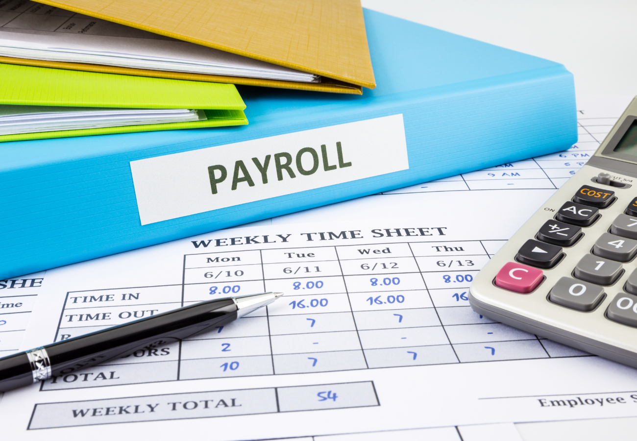 # Topic　給与計算の当月・翌月払いの違いと注意点を徹底解説！